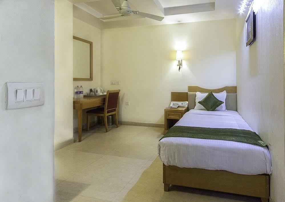 Hotel Bizzotel Gurgaon Exterior foto